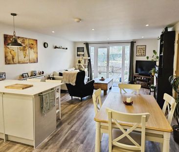 2 bedroom ground floor flat to rent - Photo 1