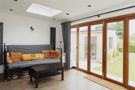3 bedroom semi-detached house to rent - Photo 5