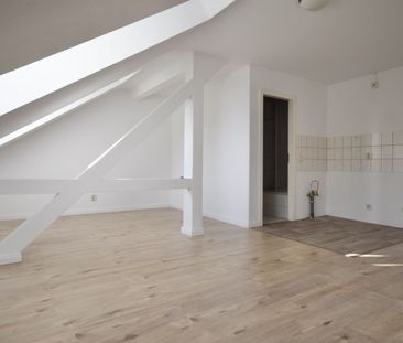 Dachgeschoss • Kaßberg • 1 Raum Apartment • Bad mit Dusche • neues ... - Photo 4