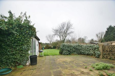 3 bedroom semi-detached bungalow to rent - Photo 5
