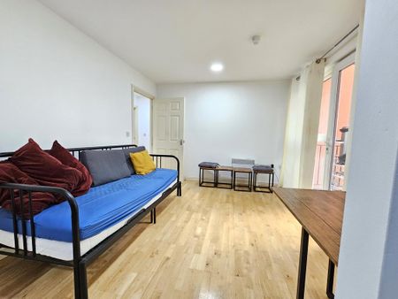 2 bedroom flat to rent - Photo 3