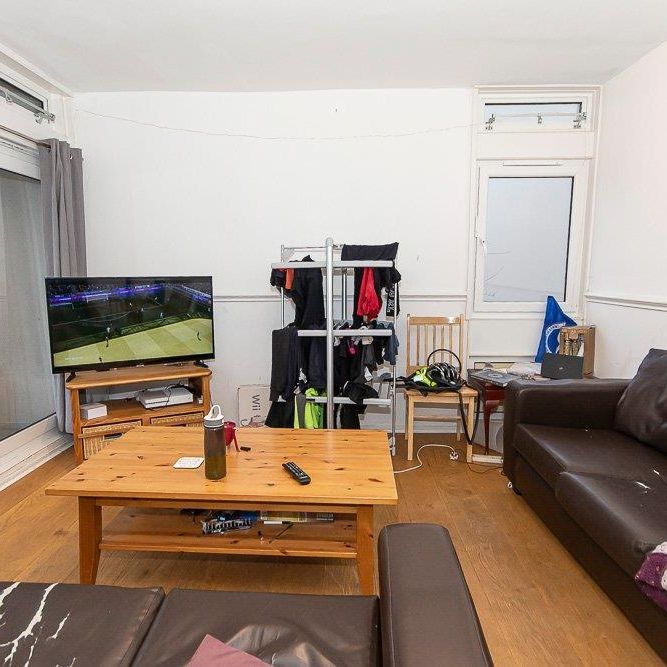 4 bedroom flat to rent - Photo 1