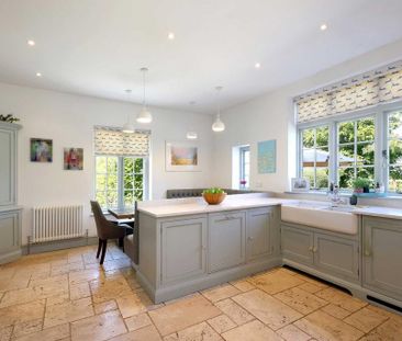6 bedroom detached house to rent - Photo 2