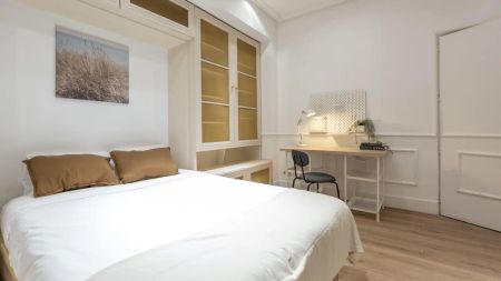 Room in a shared 5-bedroom apartment for rent in Goya, perfect for females and professionals - Photo 3