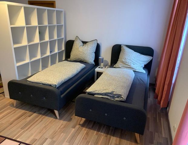 möblierte Wohnung sofort frei, bis zu 4 Personen, auch Monteur Wohnung möglich - Photo 1