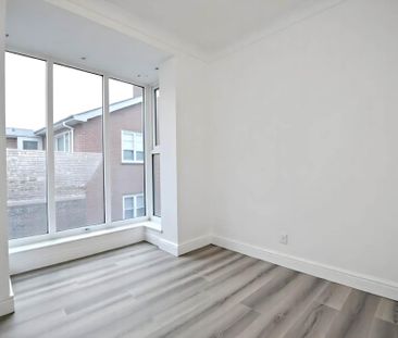 3 bedroom flat to rent - Photo 4