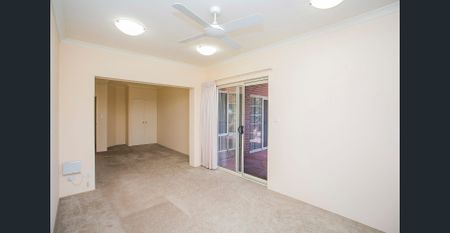 THE PERFECT SPOT FOR THIS BEAUTIFUL CLASSIC FAMILY HOME. COOL, COSY, AND STYLISH - NO BEIGE BOX HERE ! - Photo 3