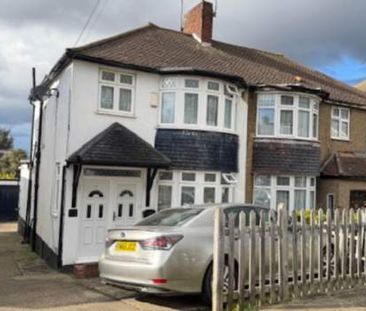 3 bedroom property to rent in Ilford - Photo 2