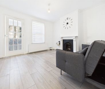 Holly Road, Hounslow, TW3 - Photo 1