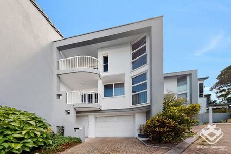 As new executive living - Photo 3