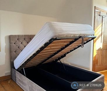 1 bedroom in a flat share to rent - Photo 3