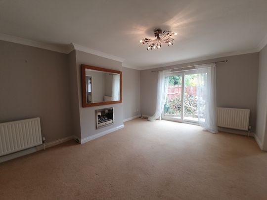 4 bedroom substantial detached home to let in Bickley – walking distance to Bickley station! - Photo 1