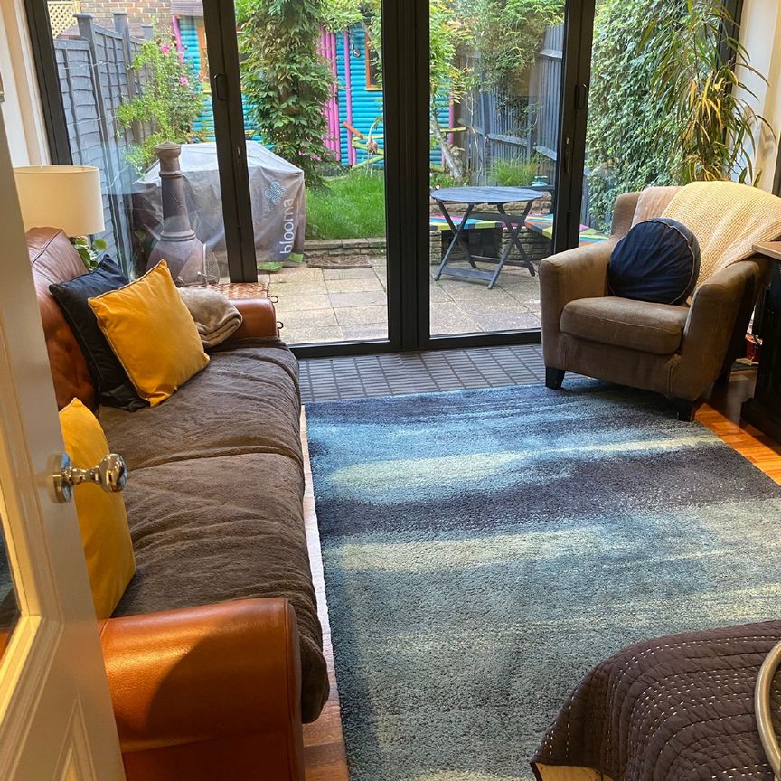 Stunning 3 Bedroom Family Home – Telford Park, SW2 - Photo 1