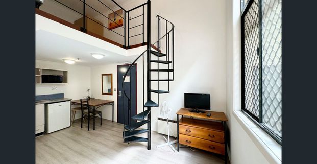 RENOVATED FURNISHED LOFT IN PRIME LOCATION! - Photo 1