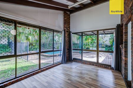 Perfect Family Home with Pool - Photo 2