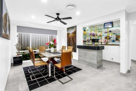 SPACIOUS LIVING WITH SWIMMING POOL - Photo 4