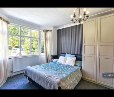 1 bedroom in a house share to rent - Photo 2