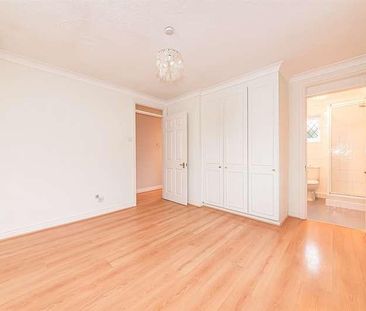 Almond Close, Wokingham, RG41 - Photo 2
