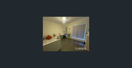 Lovely low maintenance home in quiet street - Photo 3