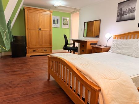 Room in a Shared Flat, Dean Street, W1D - Photo 3