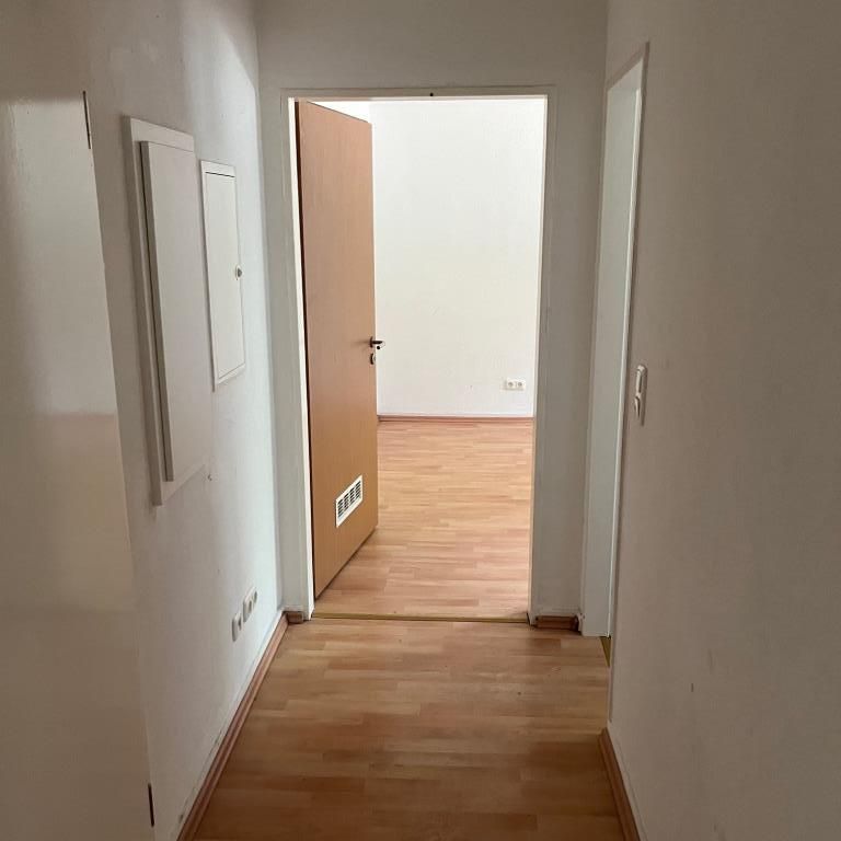 Helle Zwei-Zimmer-Wohnung im Erdgeschoss ab sofort zu vermieten! - Photo 1