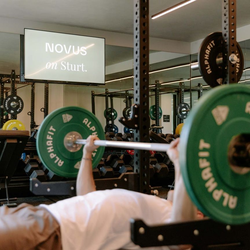 Luxury two-bedroom in prime location with gym, pool & resort style amenity - Photo 1