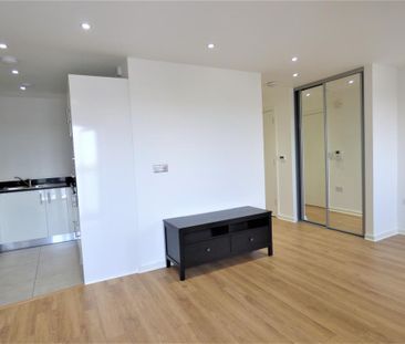 Studio to rent - Photo 2