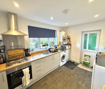 2 bedroom semi-detached house to rent - Photo 6