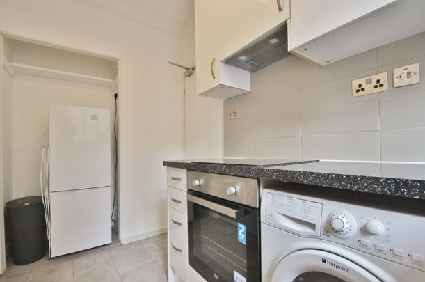 Latymer Court, Hammersmith Road, Hammersmith, London, W6 - Photo 1