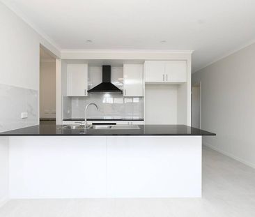 Brand New - Fully A/C and Tiled - Solar - Side Access - New Turf Co... - Photo 5