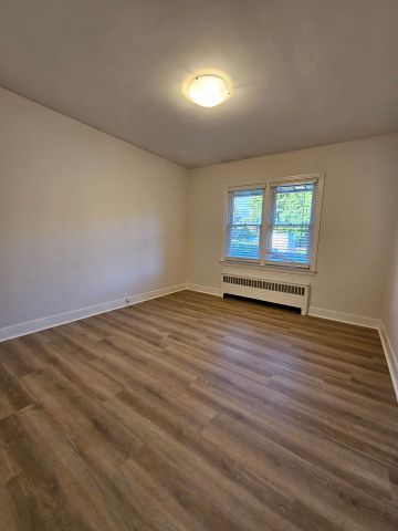 For Lease - 964 King Road Unit# Upper, Burlington, Ontario - Photo 4