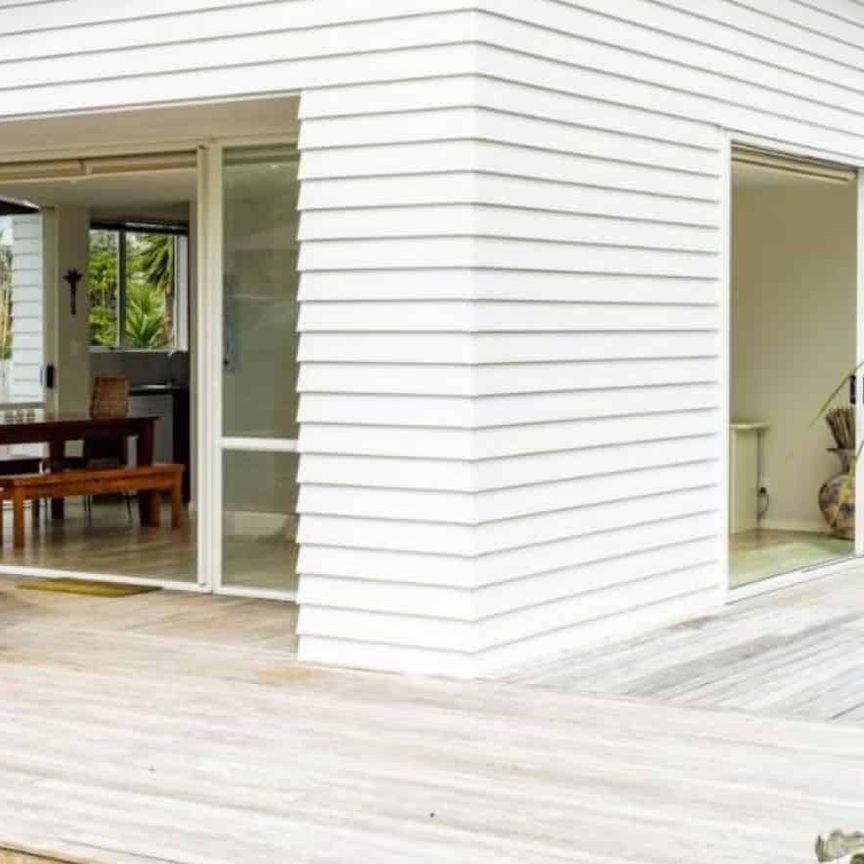 Sun drench living at its best - Photo 1