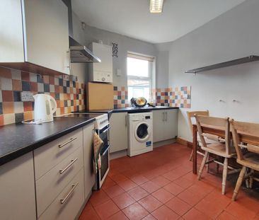 1 bedroom in a house share to rent - Photo 5