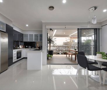 Low maintenance family living - Photo 6