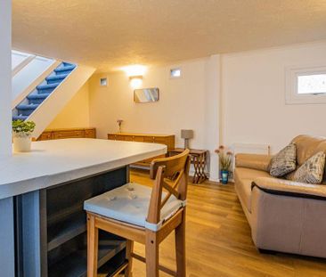 1 bedroom coach house to rent - Photo 1