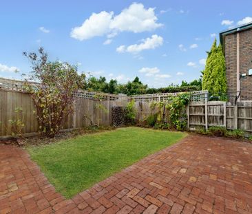 LARGE FAMILY HOME IN PRIME LOCATION - Photo 5