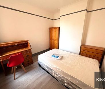 4 bedroom terraced house to rent - Photo 5