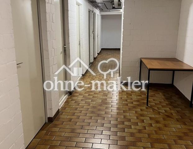 Moderne, frisch renovierte 3,5-Zimmer-Dachgeschosswohnung inklusive neuer Einbauküche in Oberhausen - Foto 1