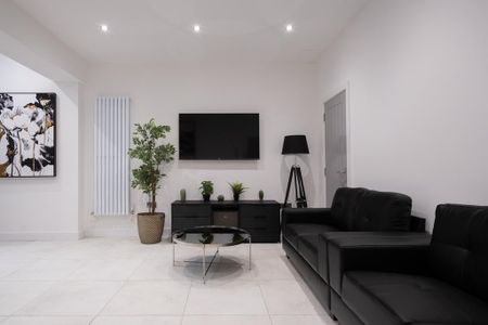 6 bedroom terraced house to rent - Photo 3