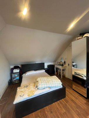 Price £1,100 pcm - Available 02/07/2025 - Furnished - Photo 1