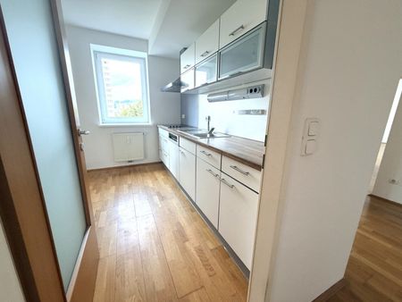 Wohnung mit herrlichem Ausblick an der Donaulände! - Photo 4