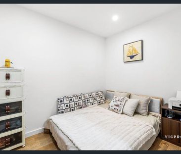 Spacious Apartment with Study in Prime Doncaster Location - Photo 4