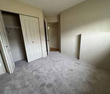 Spacious 3-Bed, 1-Bath Main with Fenced Yard! - Photo 6