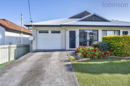 Two bedroom air conditioned villa with single garage - Photo 5