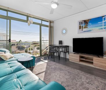 Stunning Ocean Views - Fully Furnished 2-Bedroom Apartment - Photo 2