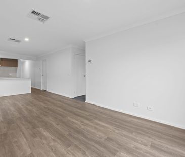 Three Bedroom House in Great Location at Werribee!! - Photo 1