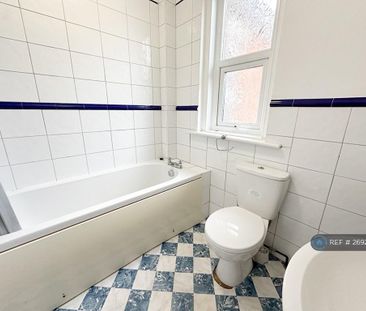 1 bedroom in a house share to rent - Photo 6