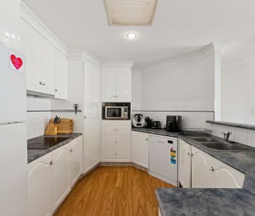 Prime Palm Beach living on Hawaii Avenue - Photo 4