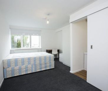 1 bedroom in a flat share to rent - Photo 1