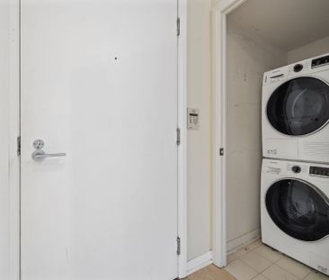 For Lease - 111 Elizabeth Street Unit# 915, Toronto, Ontario - Photo 1